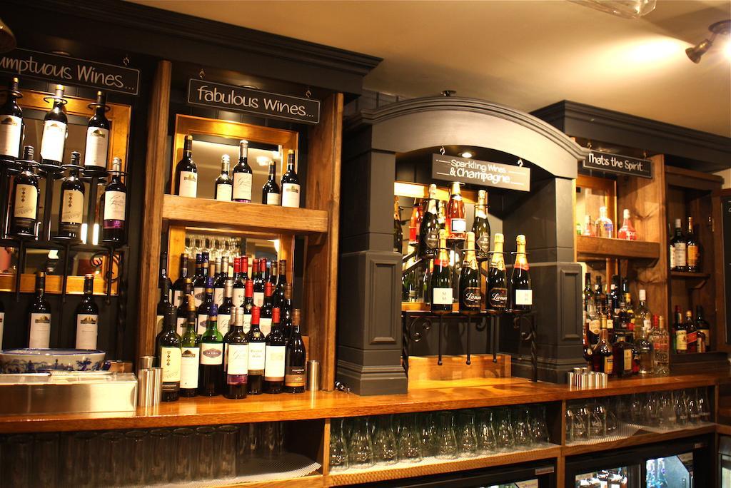 The Bear Hotel By Greene King Inns Hungerford Exteriér fotografie